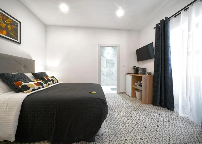 Casa Verde Comfortable Air-Conditioned Modern Apartments (Adults Only)